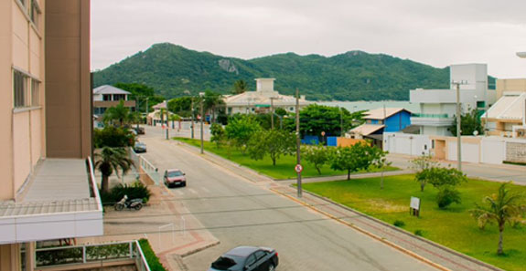 Bela vista sacada de acomodação do Apart-Hotel Canto Grande em Santa Catarina